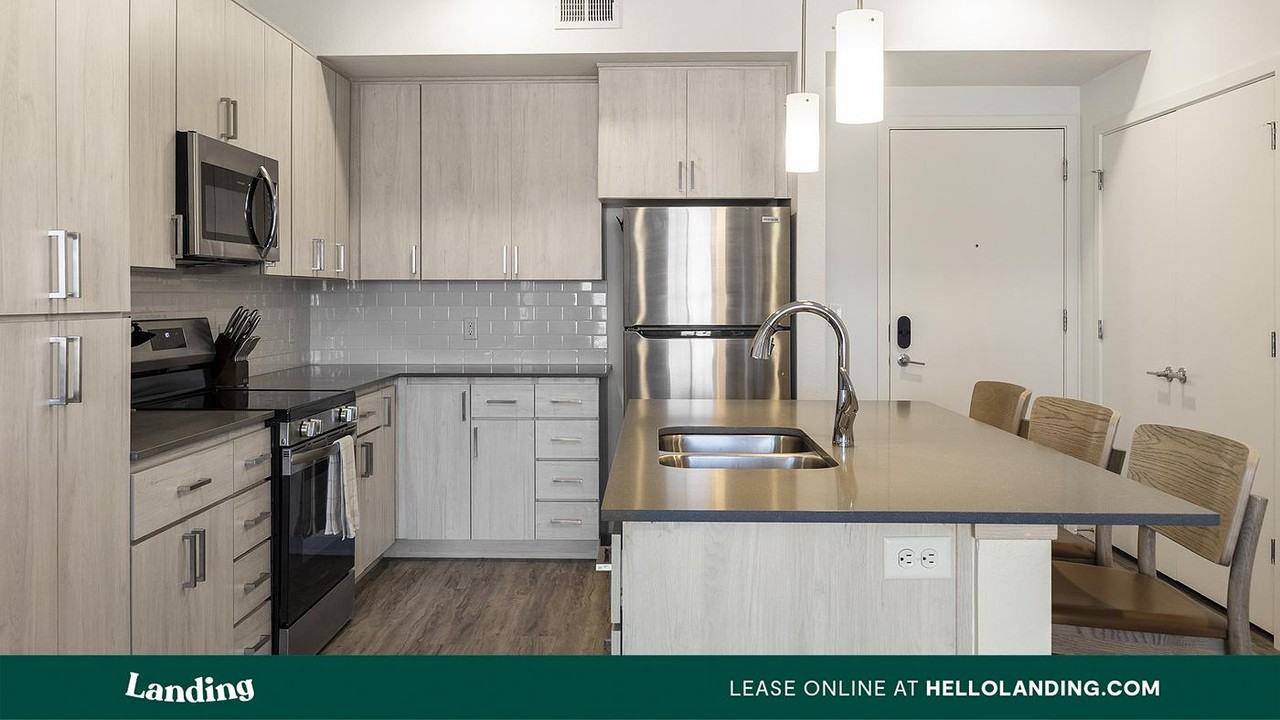 1760 S Crismon Rd - Photo 3 of 50