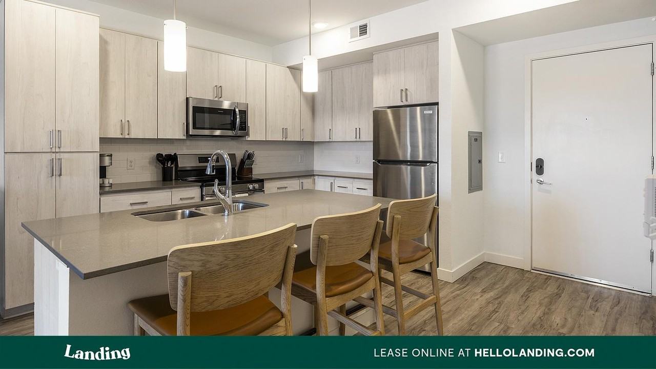 1760 S Crismon Rd - Photo 5 of 50