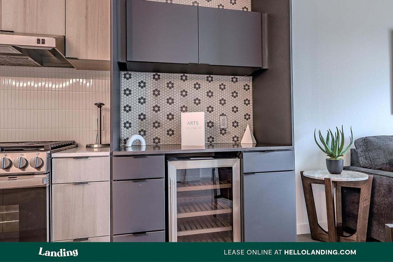 2623 Keene St - Photo 2 of 50