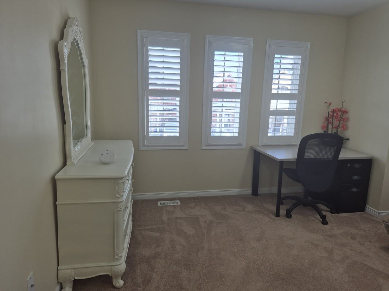 768 Church Street North - Photo 4 of 7