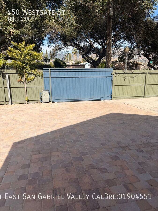 450 Westgate St - Photo 4 of 12