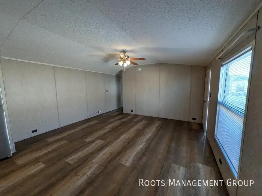 700 E 6th St #131 - Photo 4 of 16