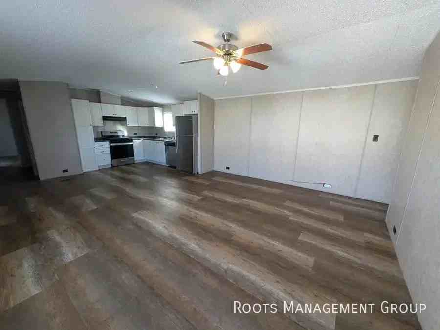 700 E 6th St #131 - Photo 5 of 16