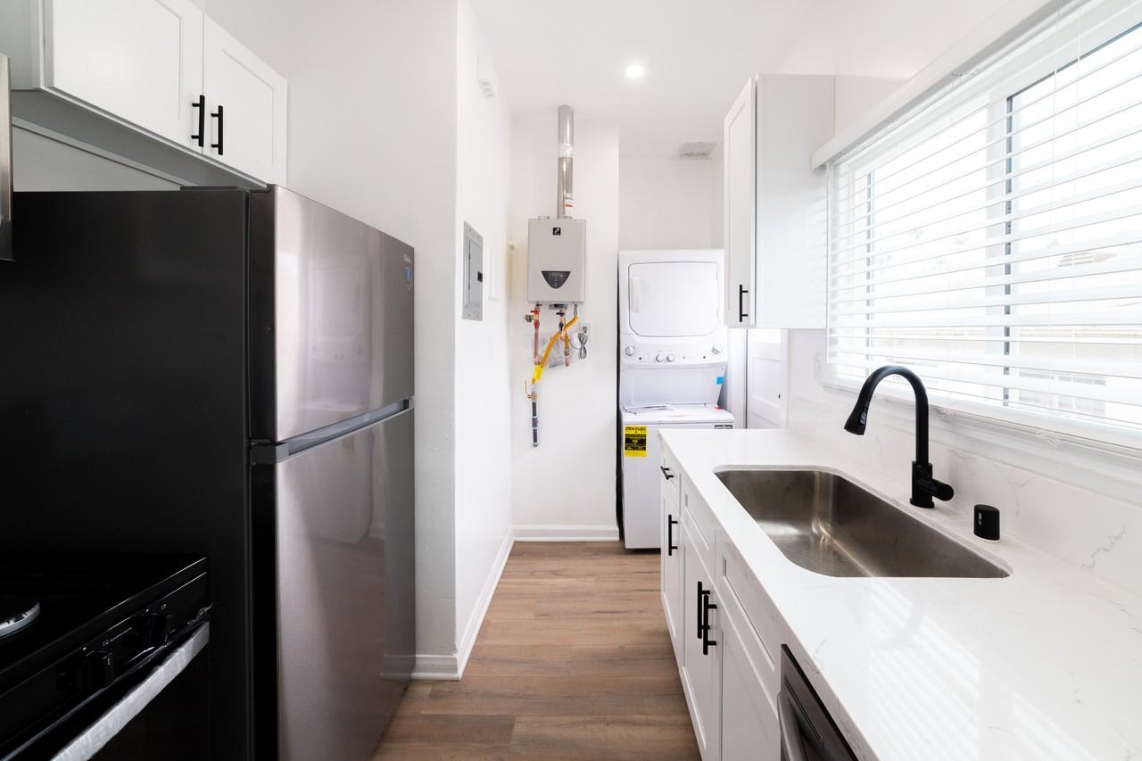 211 N Berendo St #1-2 - Photo 7 of 16