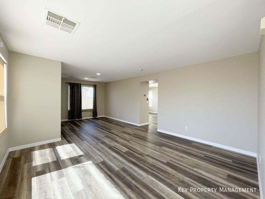 10353 Talking Tree Ave - Photo 4 of 36