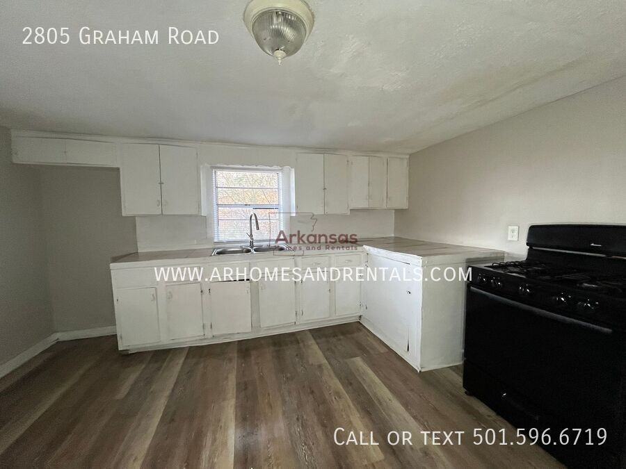 2805 Graham Rd - Photo 3 of 11