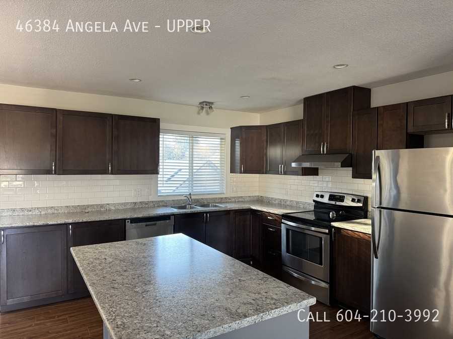 46384 Angela Ave - Photo 3 of 11