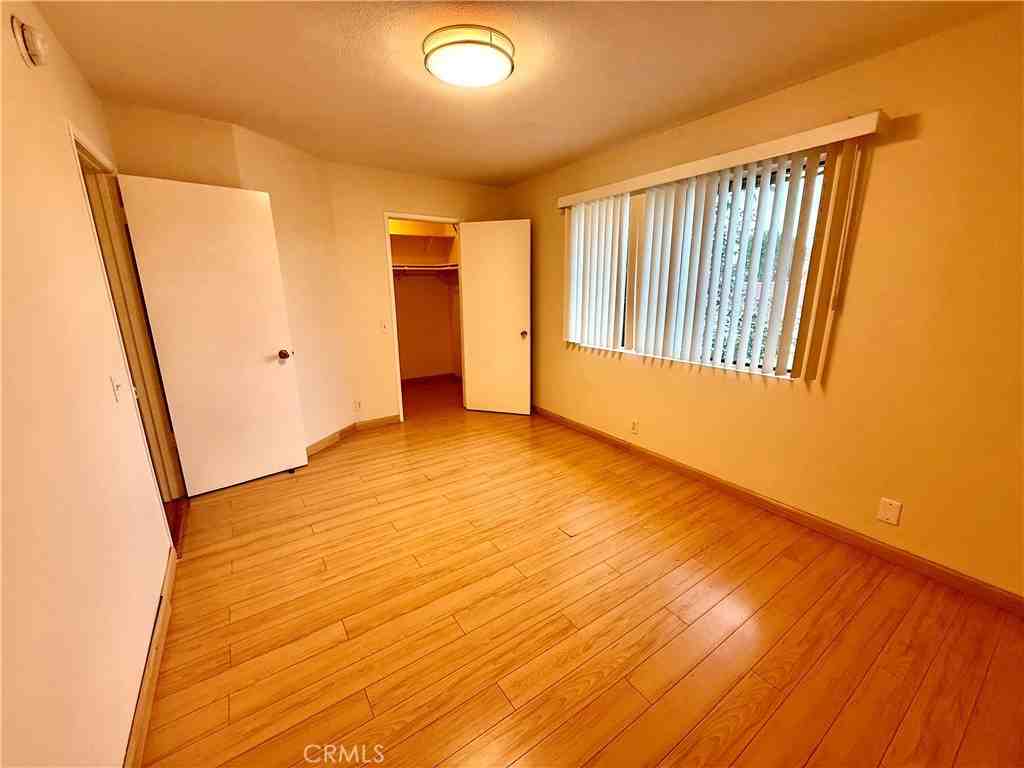 6439 Woodman Ave #6439-1 - Photo 7 of 10