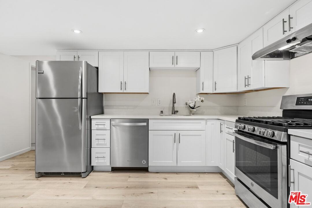 1802 Purdue Ave #1802B - Photo 3 of 16