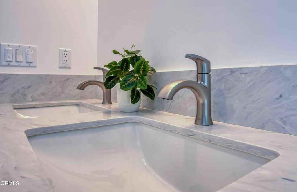 2325 Langdale Ave #2325 - Photo 4 of 33