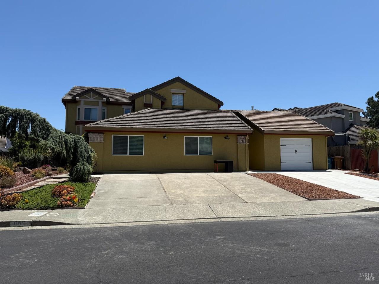 666 Belvedere Dr #666 - Photo 3 of 23