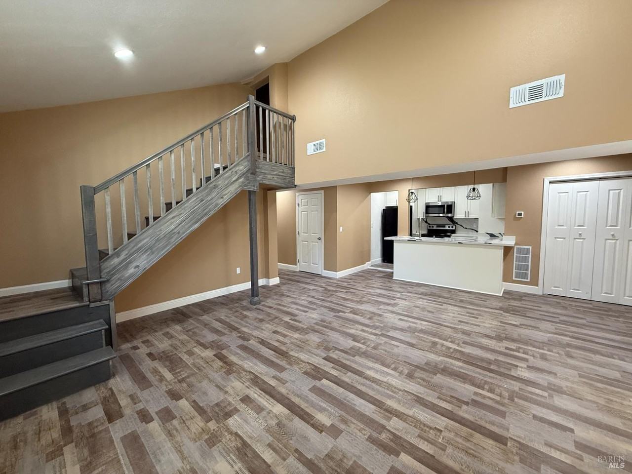 666 Belvedere Dr #666 - Photo 4 of 23