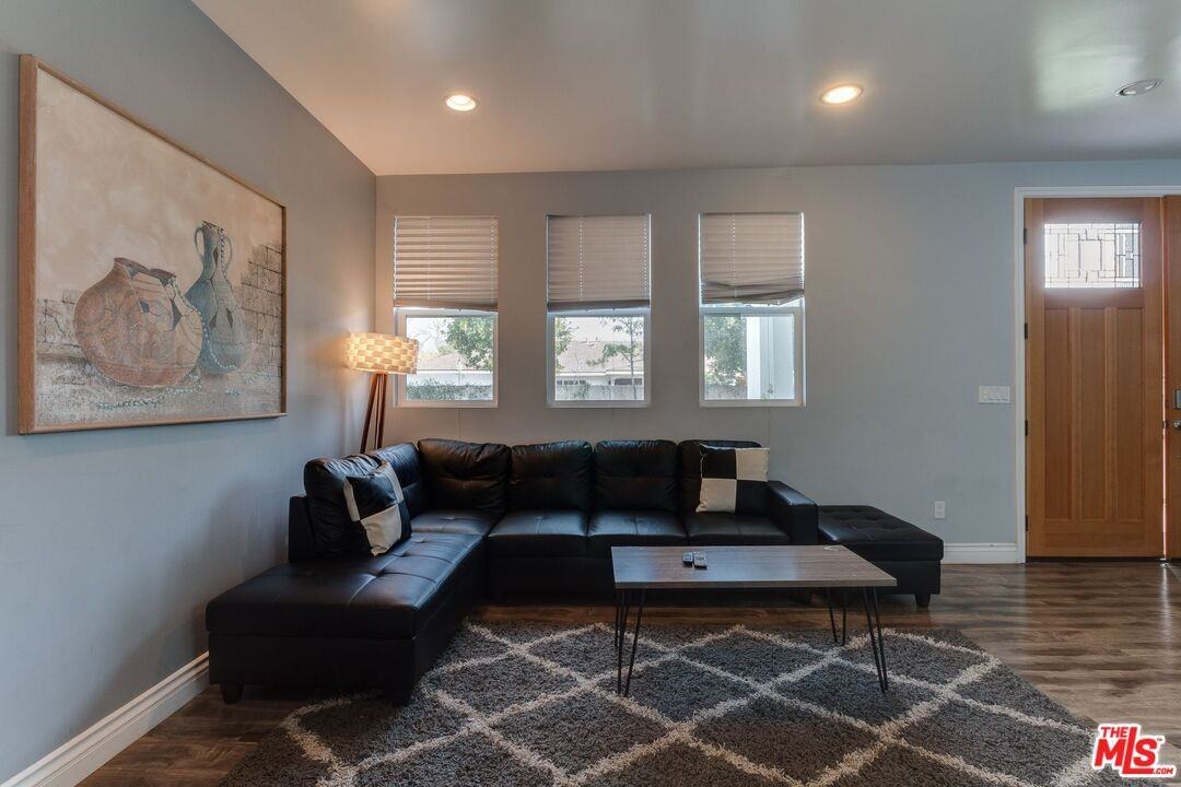 16001 Wyandotte St #16001 - Photo 5 of 33