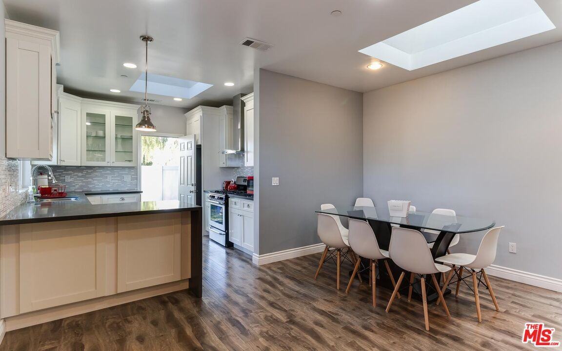 16001 Wyandotte St #16001 - Photo 7 of 33