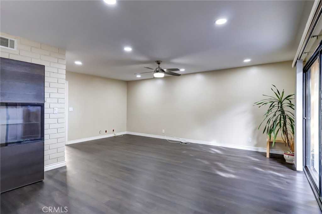 3459 W 171st St #3459 - Photo 4 of 19