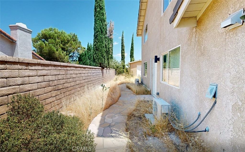 5637 Redwood Ave #5637B - Photo 3 of 12