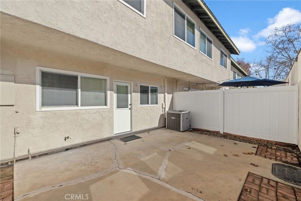 1667 Honeywood Ct #1667 - Photo 3 of 26