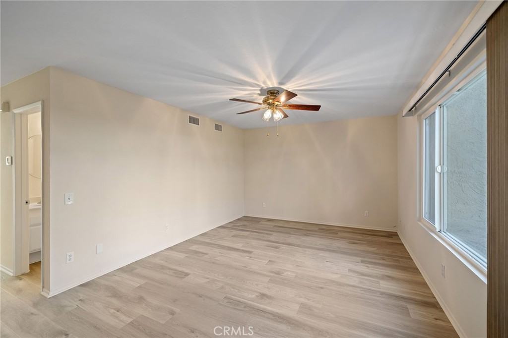 1667 Honeywood Ct #1667 - Photo 4 of 26