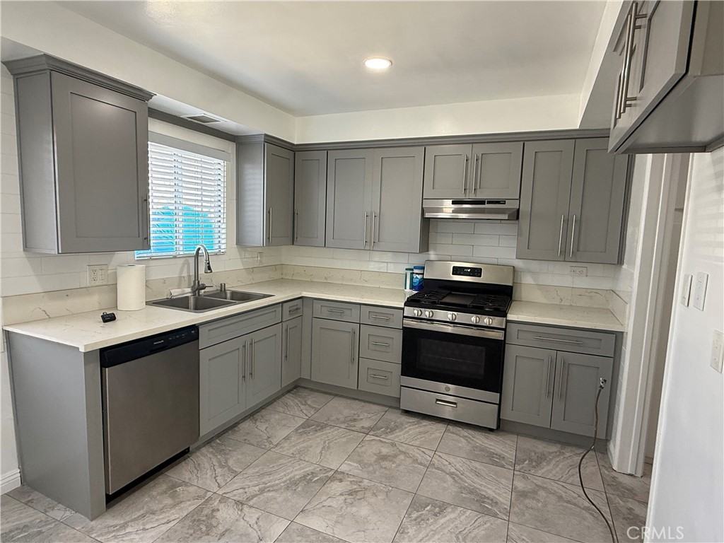 3822 W 184th St #3822 - Photo 2 of 33