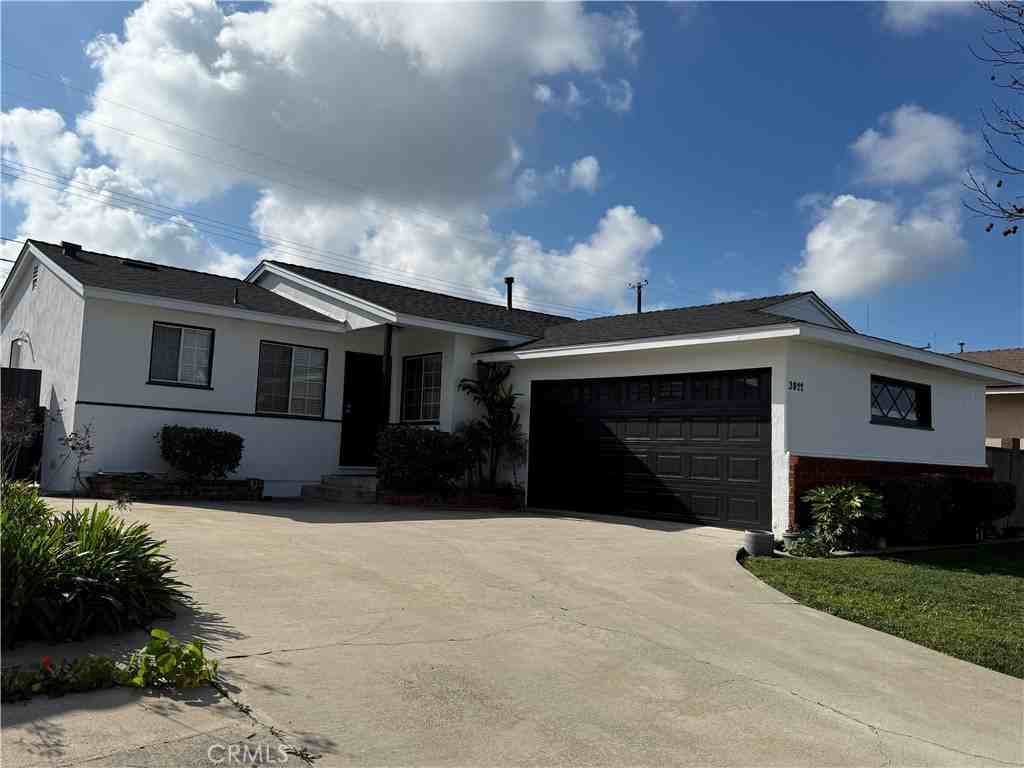 3822 W 184th St #3822 - Photo 3 of 33