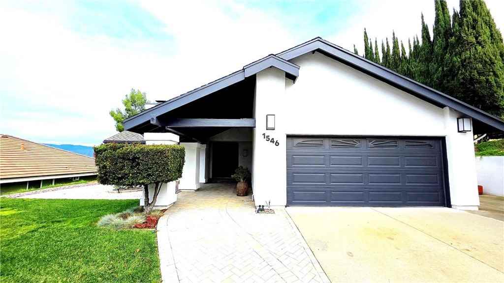 1546 Avenida Entrada #1546 - Photo 7 of 30