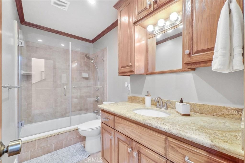 2215 Molino Ave #2215B - Photo 7 of 44