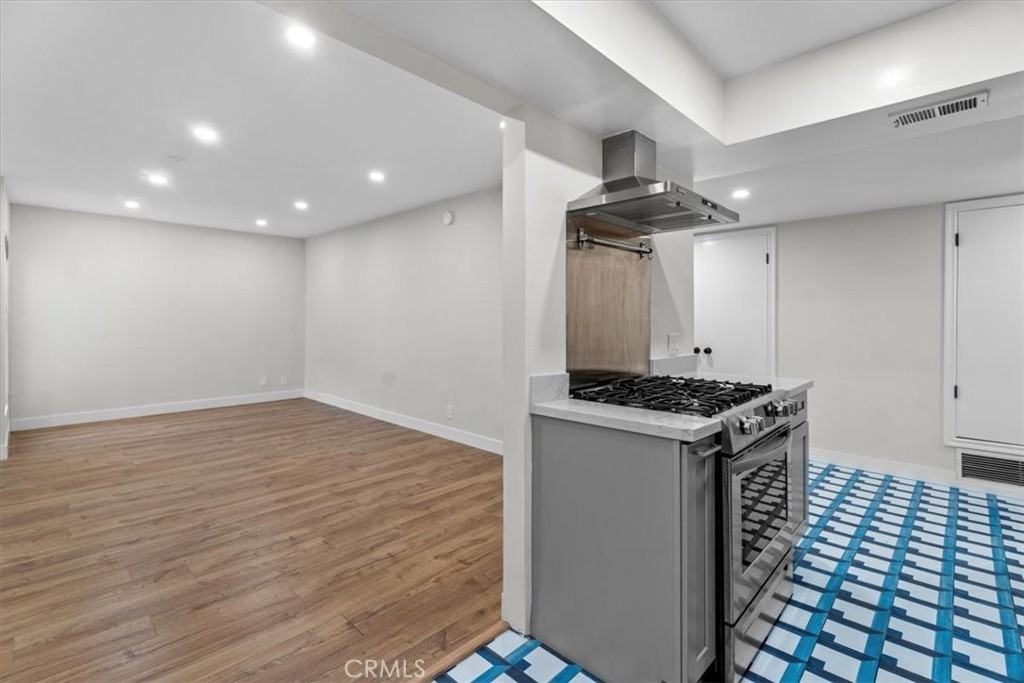 6752 Hillpark Dr #6752-303 - Photo 4 of 25