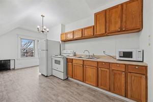 featured image of 37 Euclid St #3