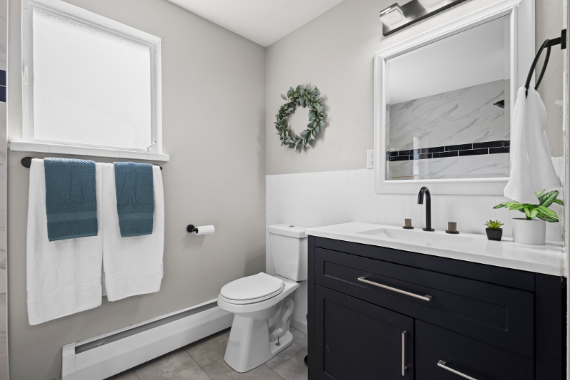 390 Scranton St - Photo 3 of 4