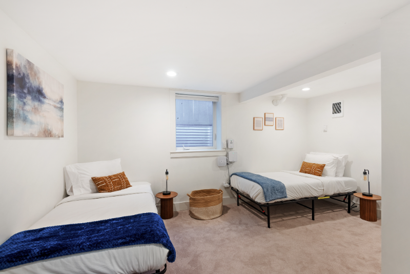 9438 N Portsmouth Ave #B - Photo 2 of 8