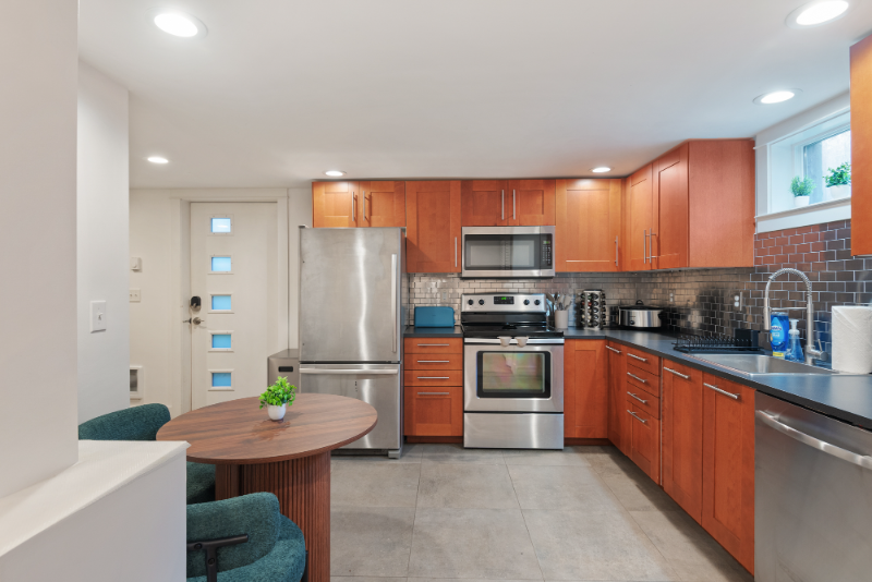 9438 N Portsmouth Ave #B - Photo 4 of 8