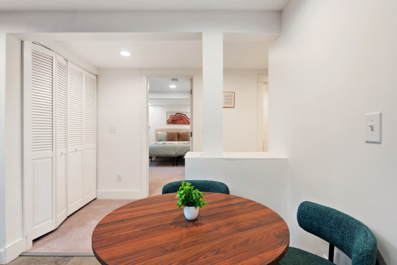 9438 N Portsmouth Ave #B - Photo 5 of 8