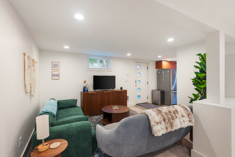 9438 N Portsmouth Ave #B - Photo 7 of 8