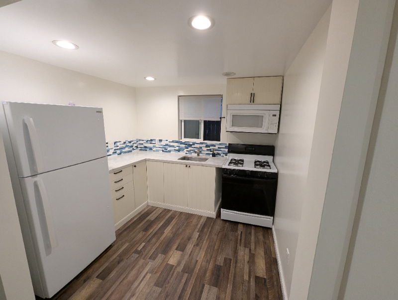 7500 Yarmouth Ave - Photo 3 of 8