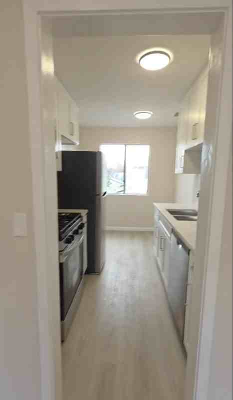 1134 E Doran St #6 - Photo 2 of 9
