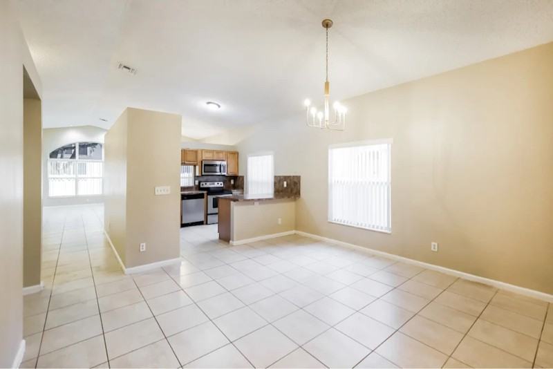 10890 Nw 46th Dr - Photo 5 of 12