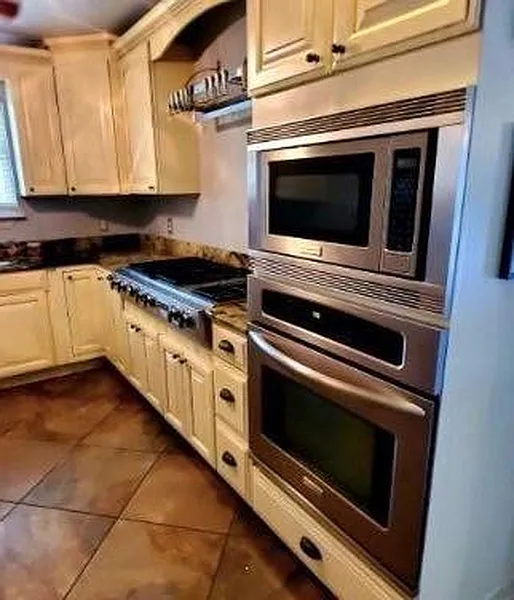 212 Canulette Rd - Photo 4 of 20