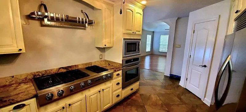 212 Canulette Rd - Photo 5 of 20