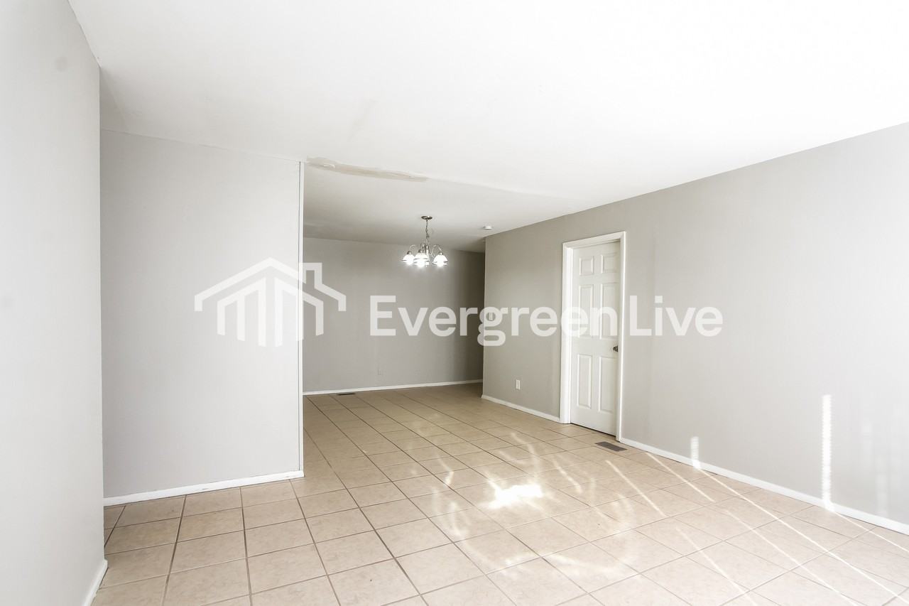 8426 Montery Rd - Photo 4 of 15