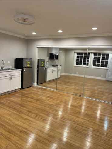 23401 Schoenborn St #B - Photo 5 of 7