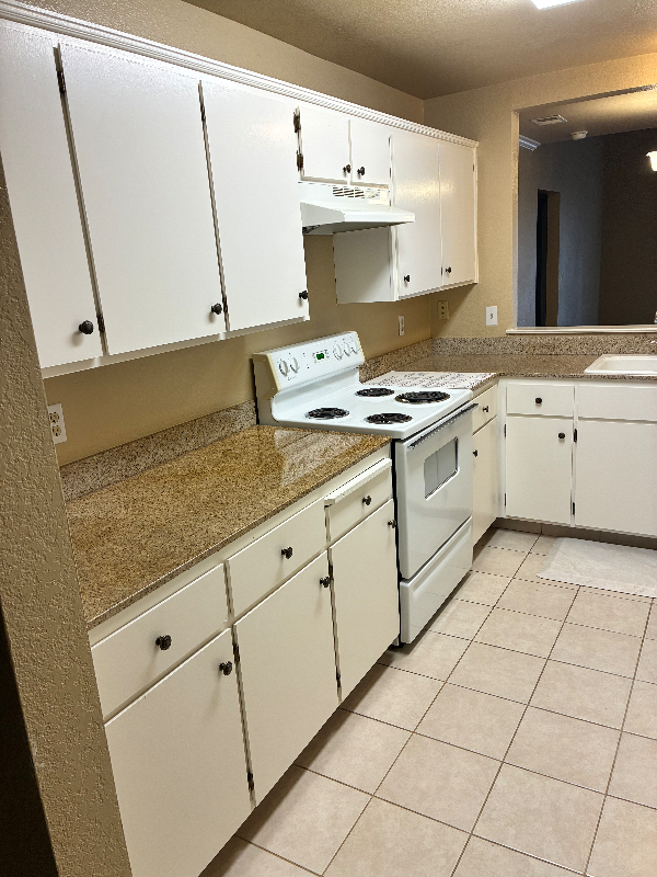 2401 Eilers Ln - Photo 3 of 20