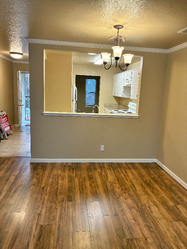 2401 Eilers Ln - Photo 7 of 20