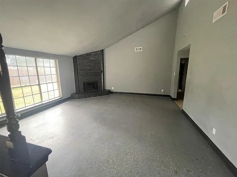 1947 Yale Ave - Photo 4 of 8