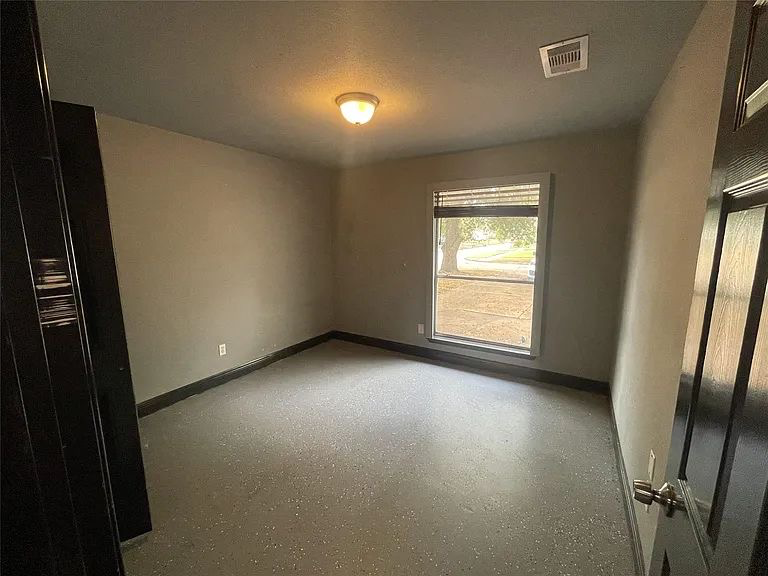 1947 Yale Ave - Photo 6 of 8