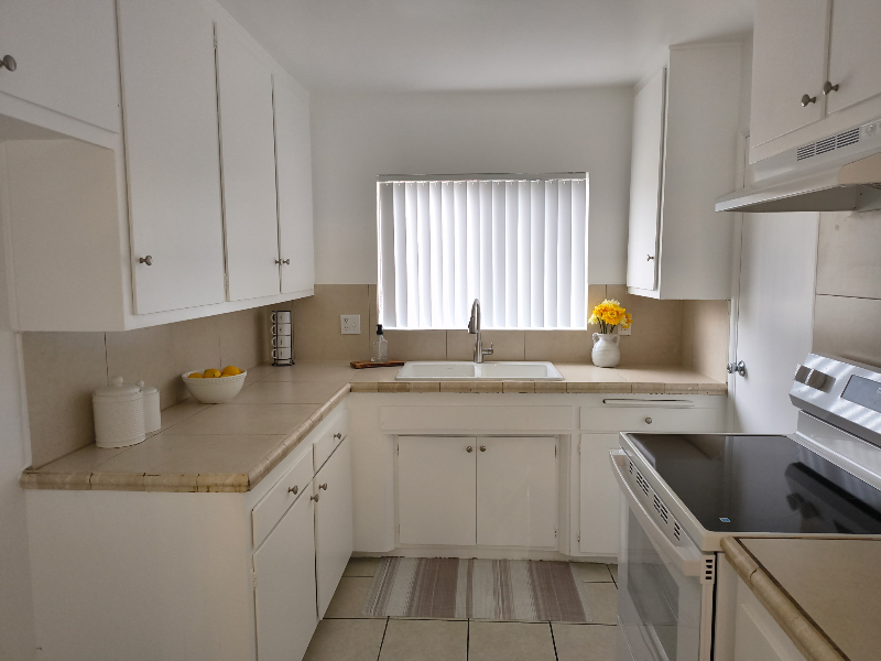 400 E Live Oak St #25 - Photo 4 of 5