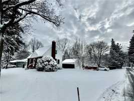 featured image of 153 Holmes Rd