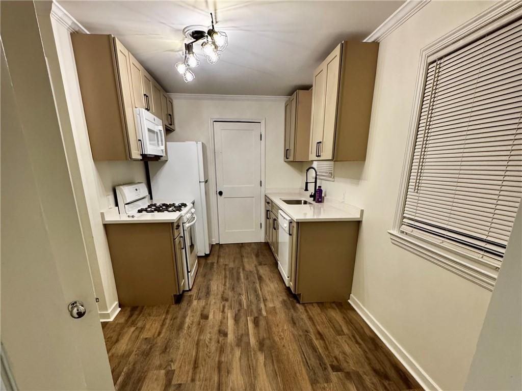 153 Holmes Rd - Photo 5 of 9