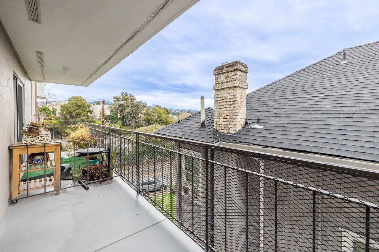 345 MacArthur - Photo 5 of 23