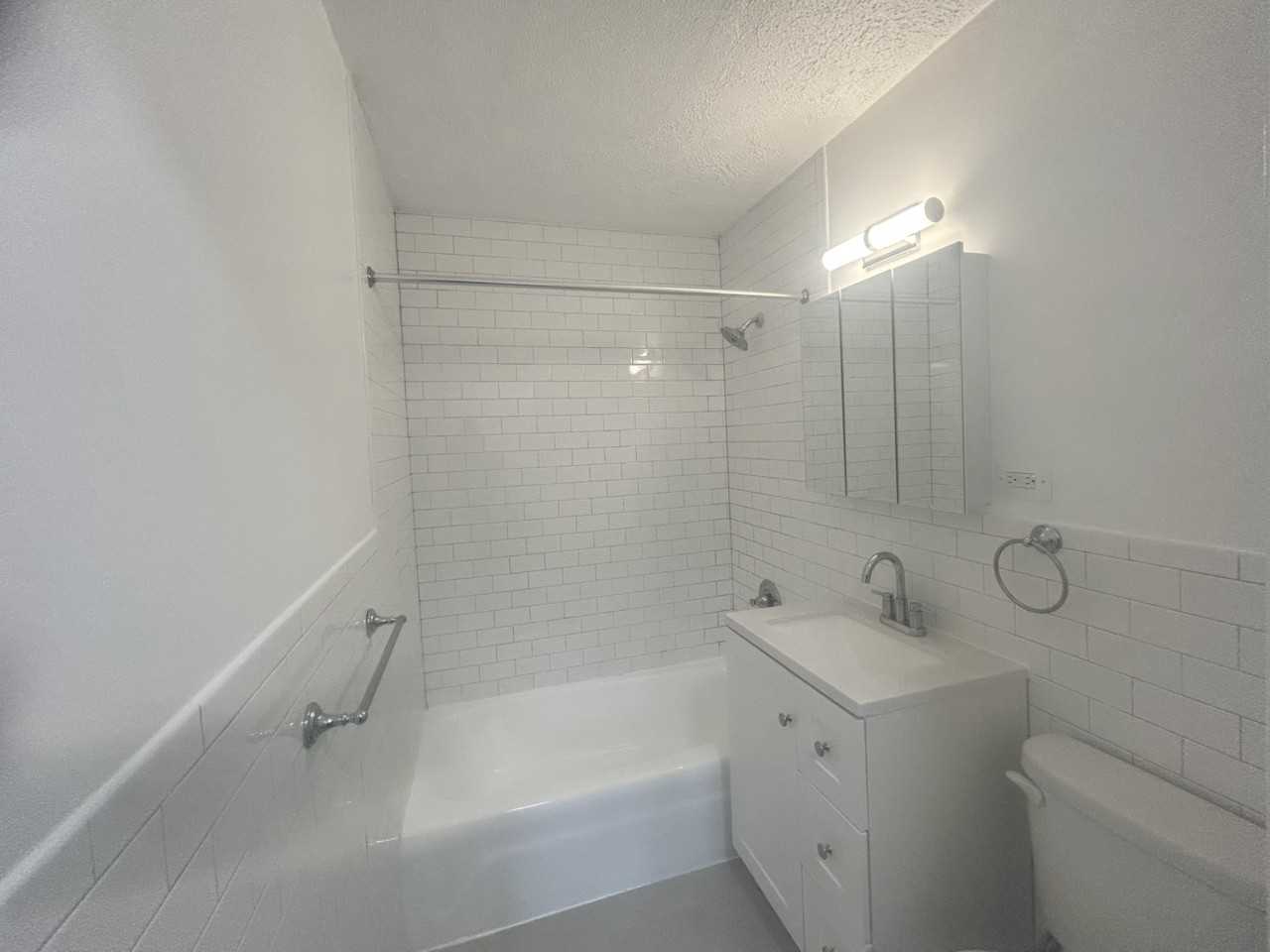 Broadway - Photo 2 of 4