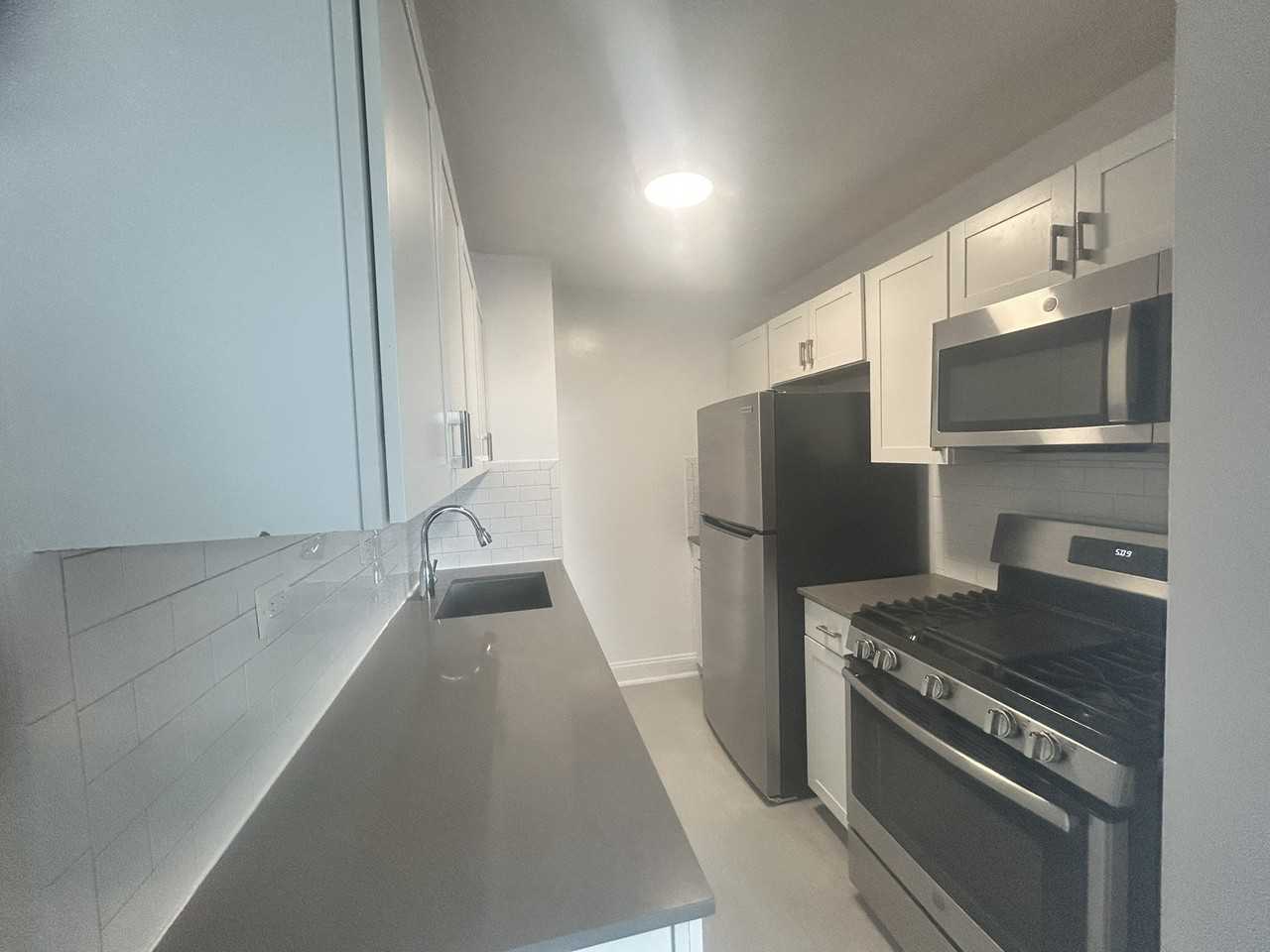 Broadway - Photo 3 of 4